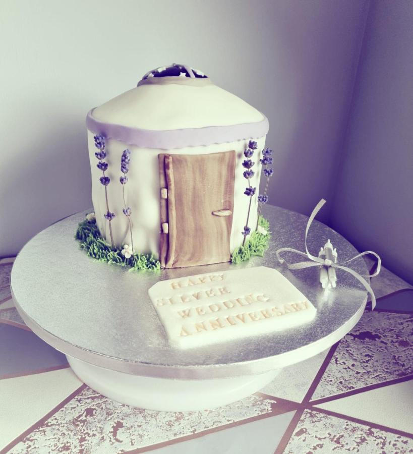 Gingerbread Cottage Yurts Dereham Exteriör bild