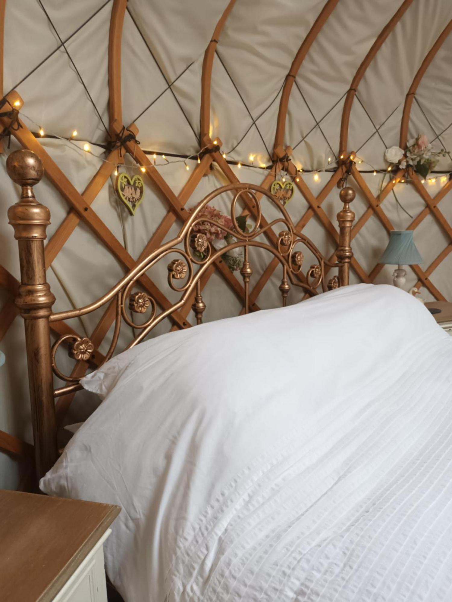 Gingerbread Cottage Yurts Dereham Exteriör bild