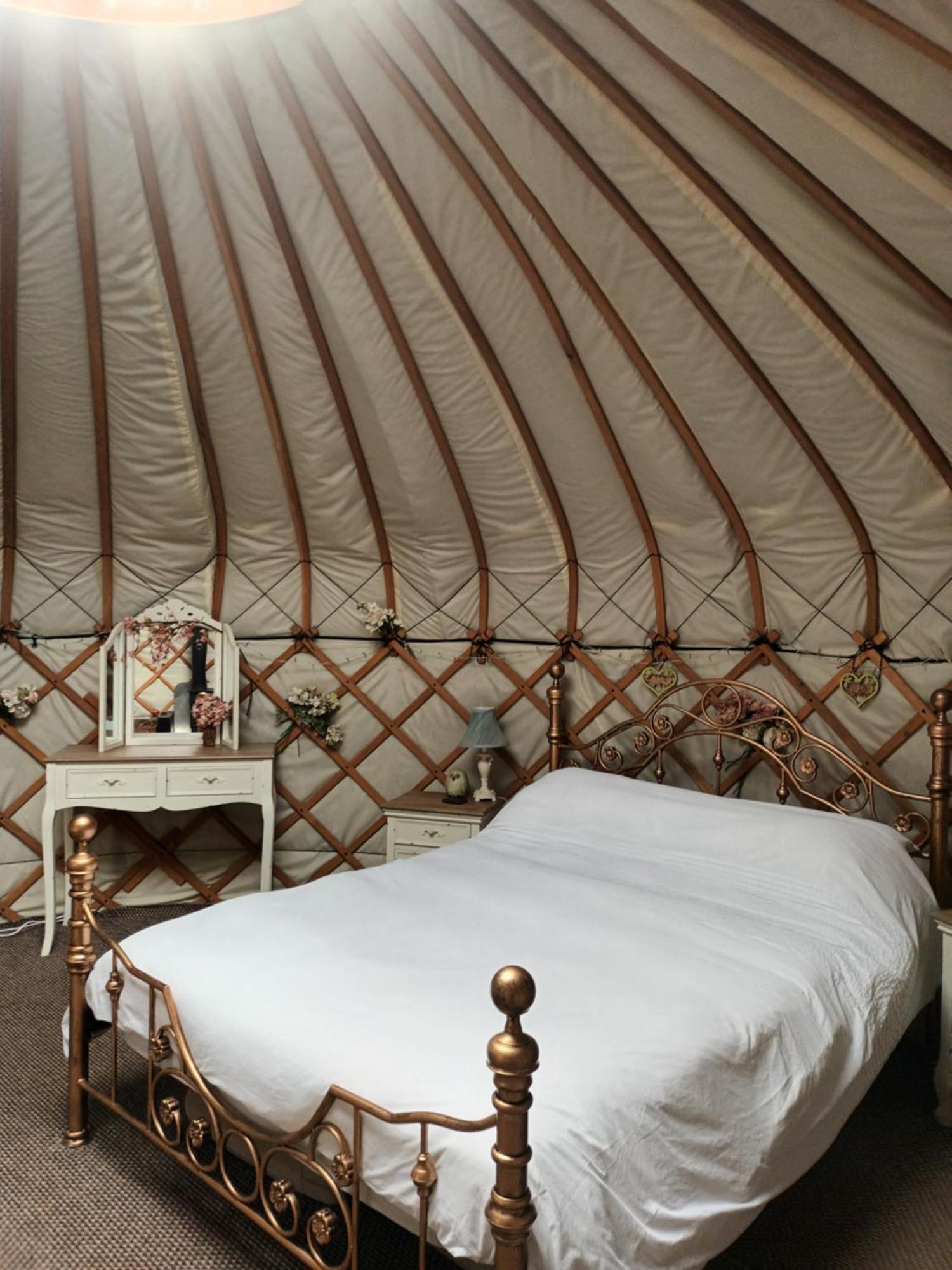 Gingerbread Cottage Yurts Dereham Exteriör bild