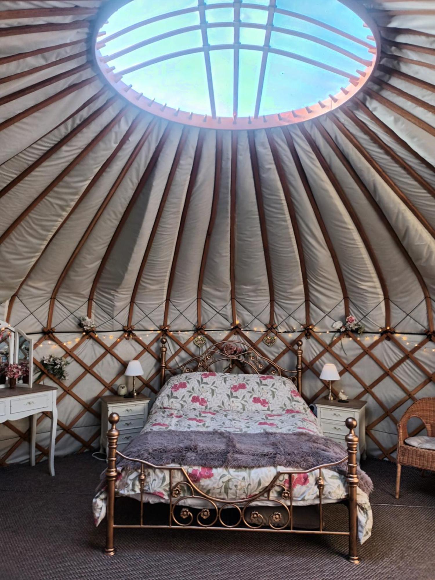 Gingerbread Cottage Yurts Dereham Exteriör bild