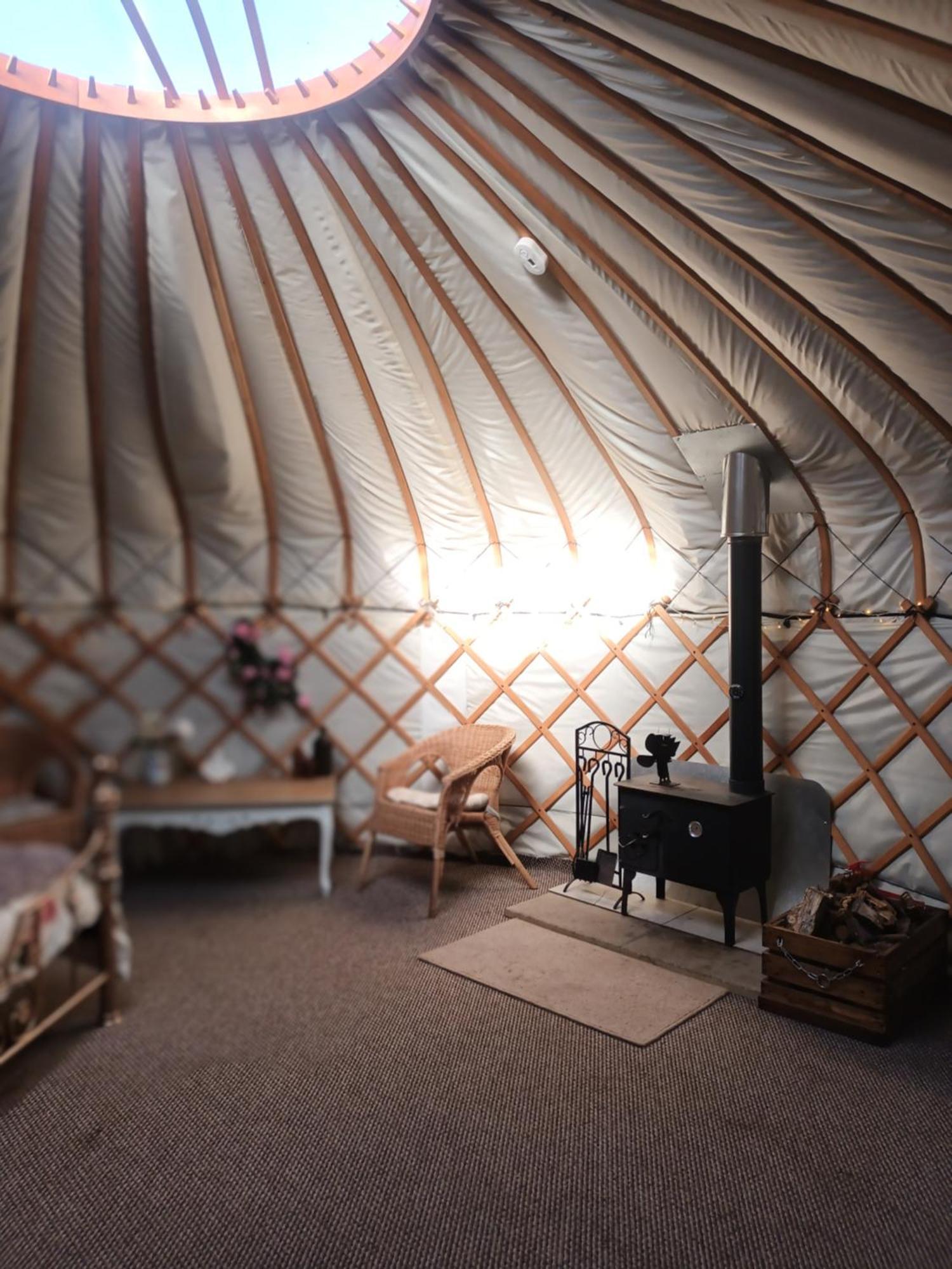 Gingerbread Cottage Yurts Dereham Exteriör bild