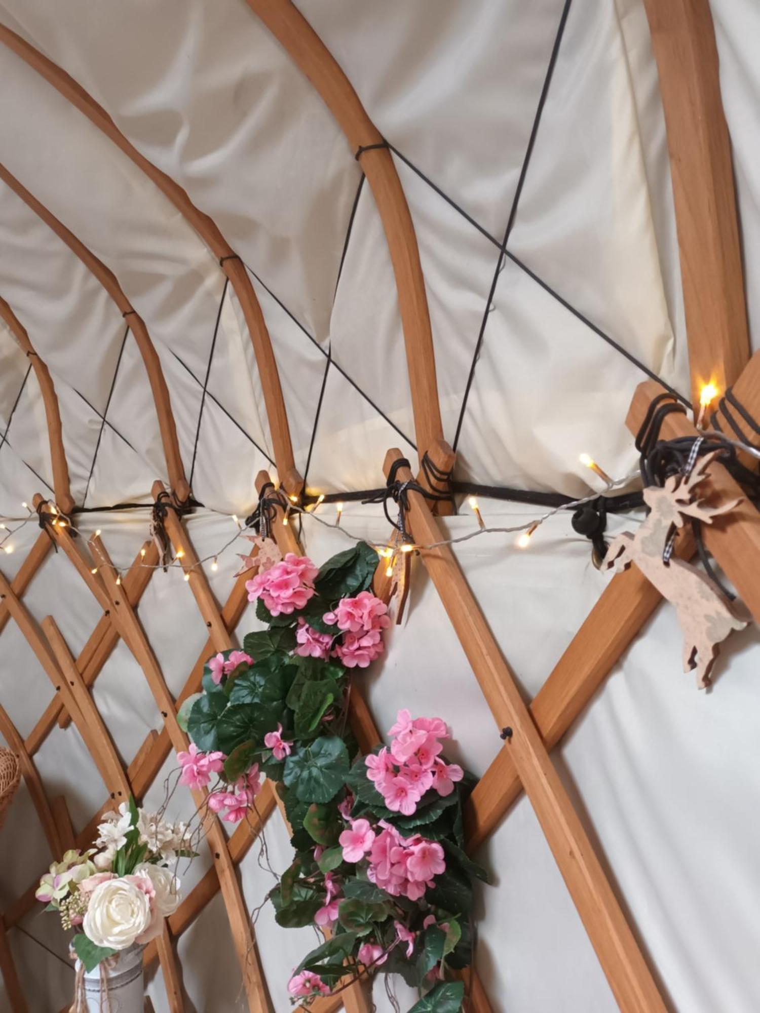 Gingerbread Cottage Yurts Dereham Exteriör bild