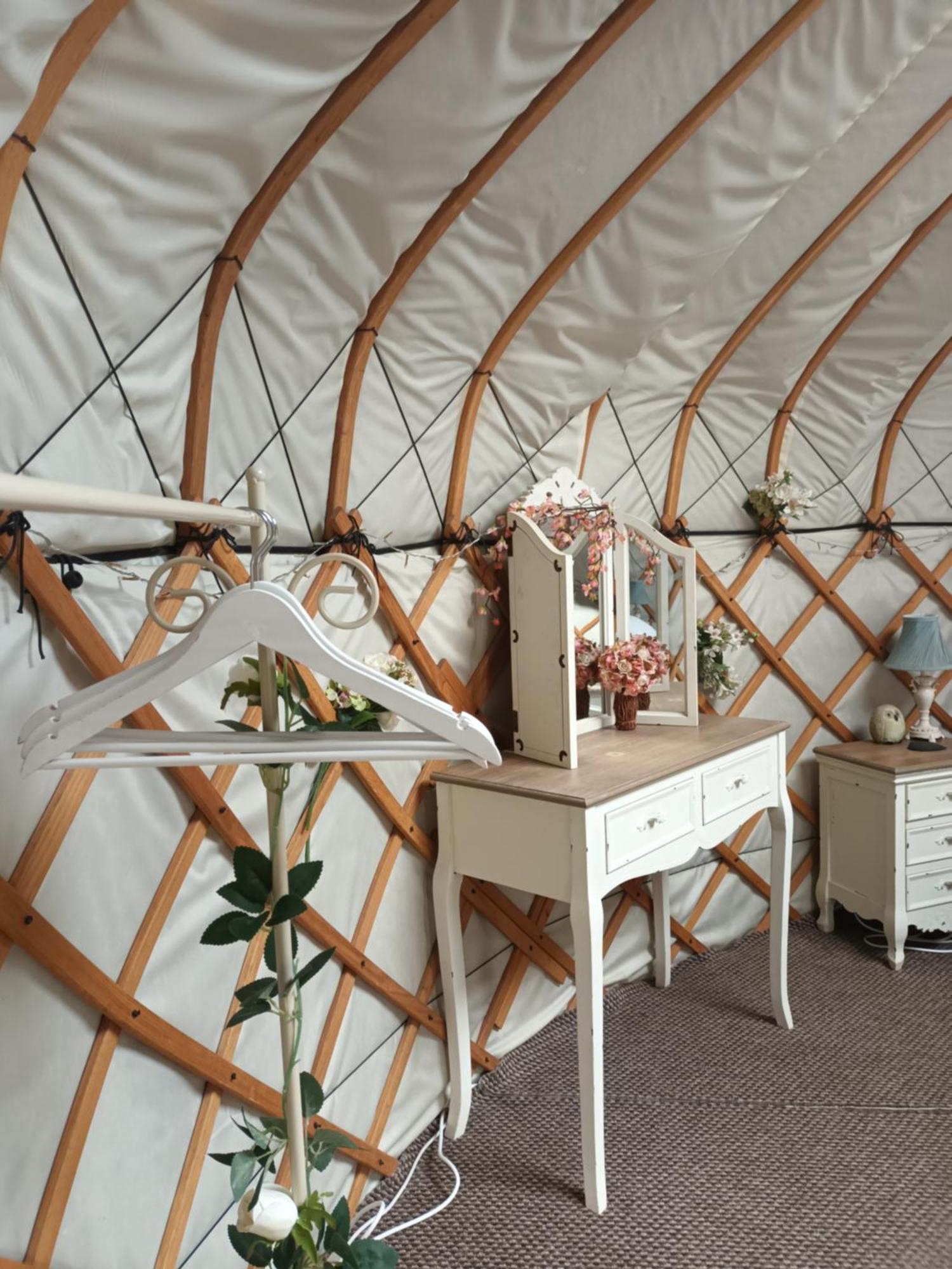 Gingerbread Cottage Yurts Dereham Exteriör bild